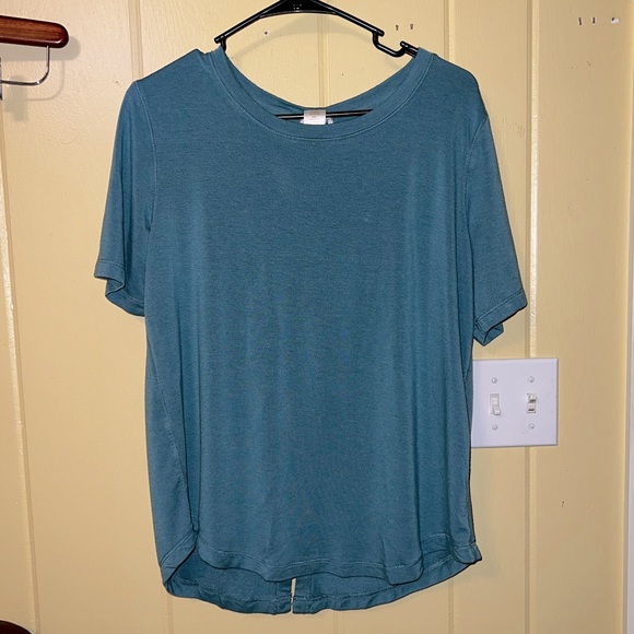 3/$10 🤍Vintage Matty M Soft Classic Back Split Bottom Hem Short Sleeve Tee - Picture 11 of 14